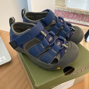 Keen sandals size 7